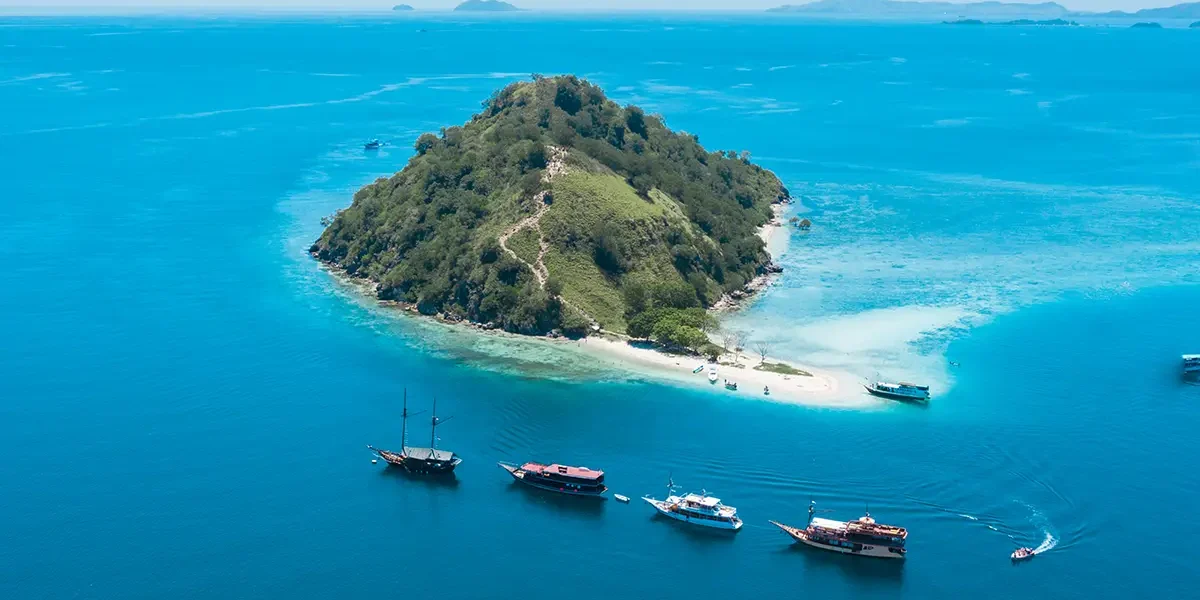 Kelor Island in Labuan Bajo - Komodo Luxury
