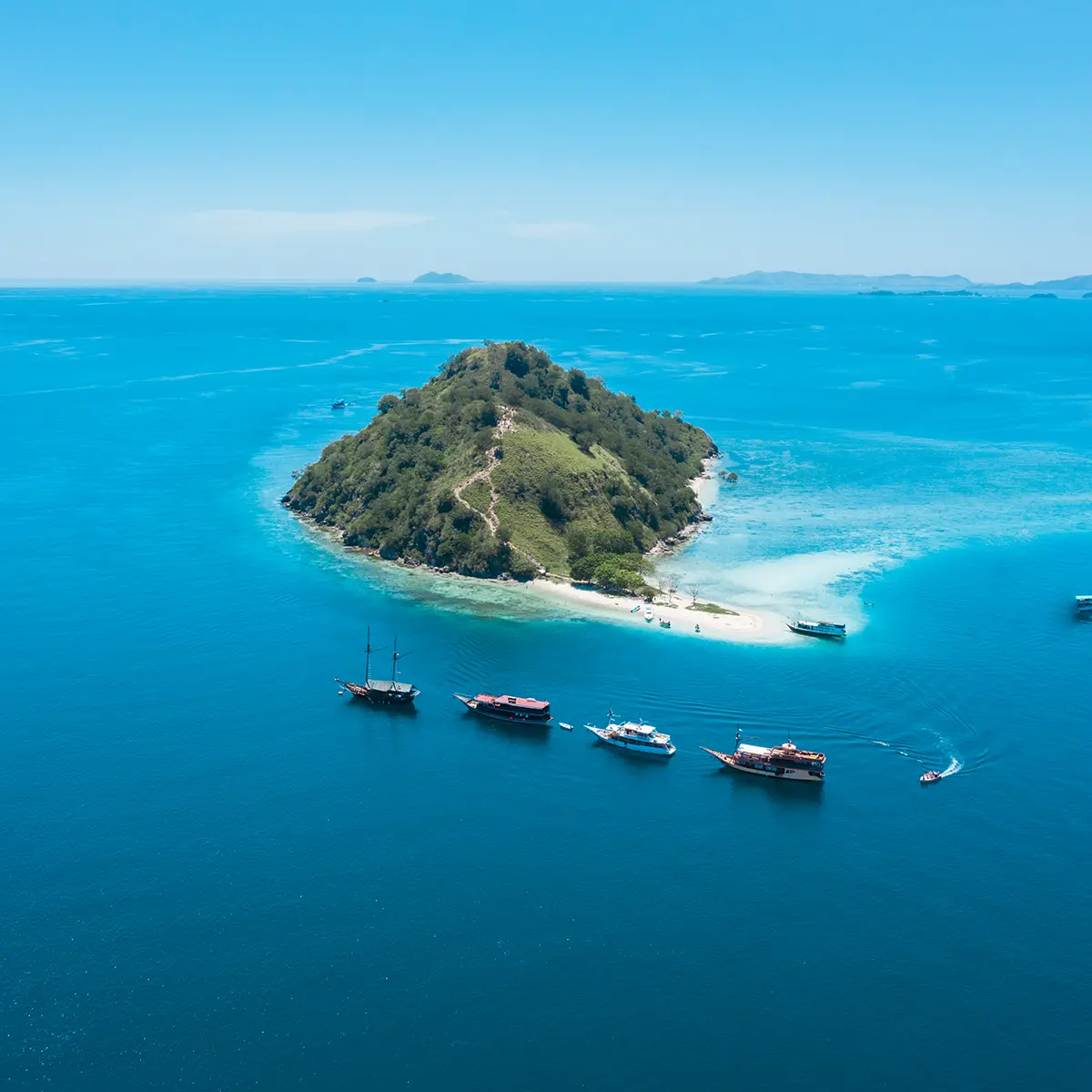Coast and Blue Sea Tour | Helicopter Tour Komodo