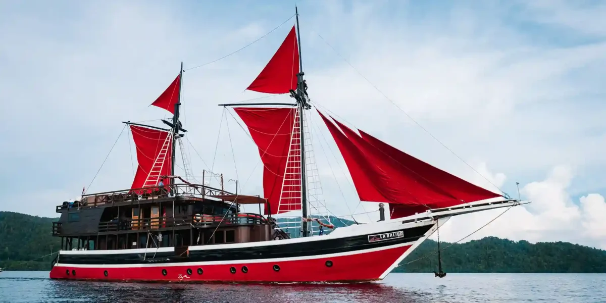 Raja Ampat boat charter