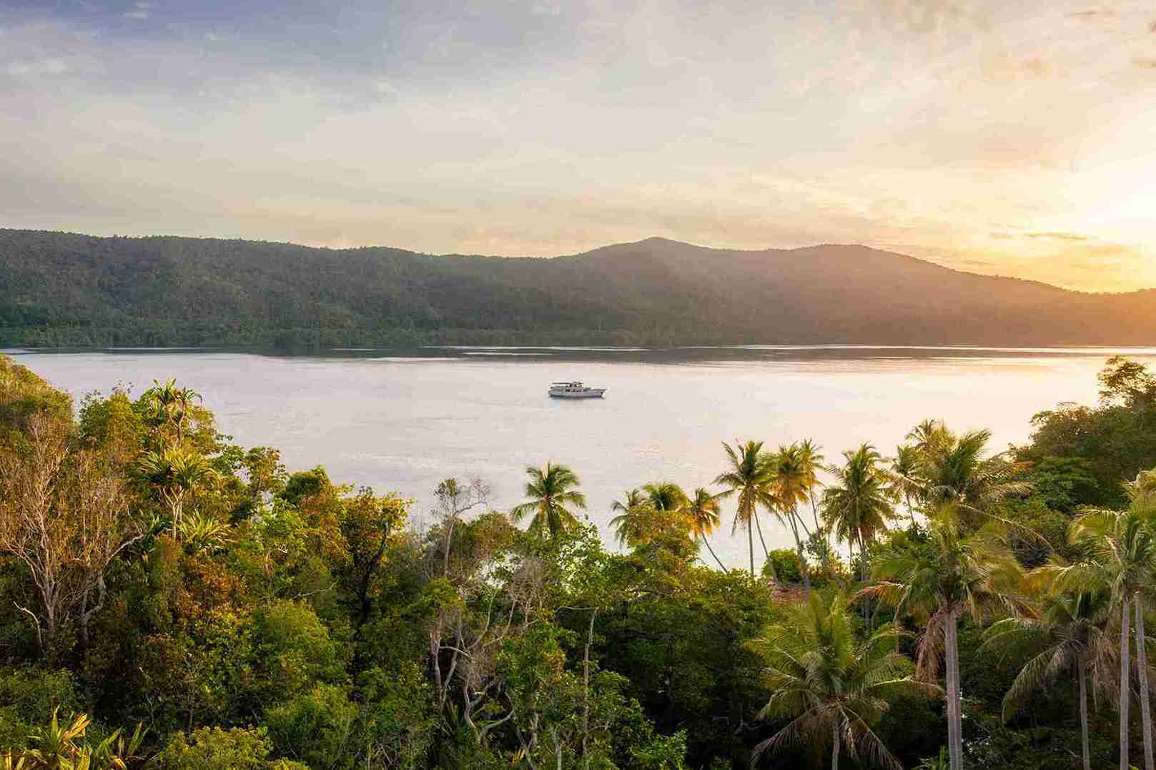 Phinisi cruise Raja Ampat - Komodo Luxury