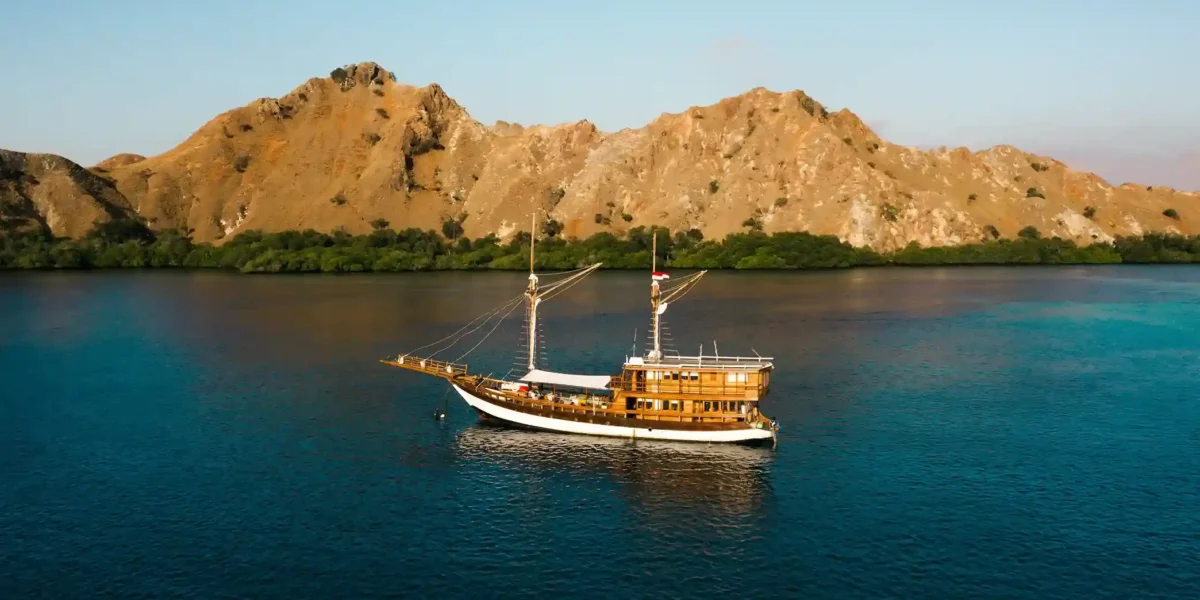 Phinisi Cruise Komodo National Park
