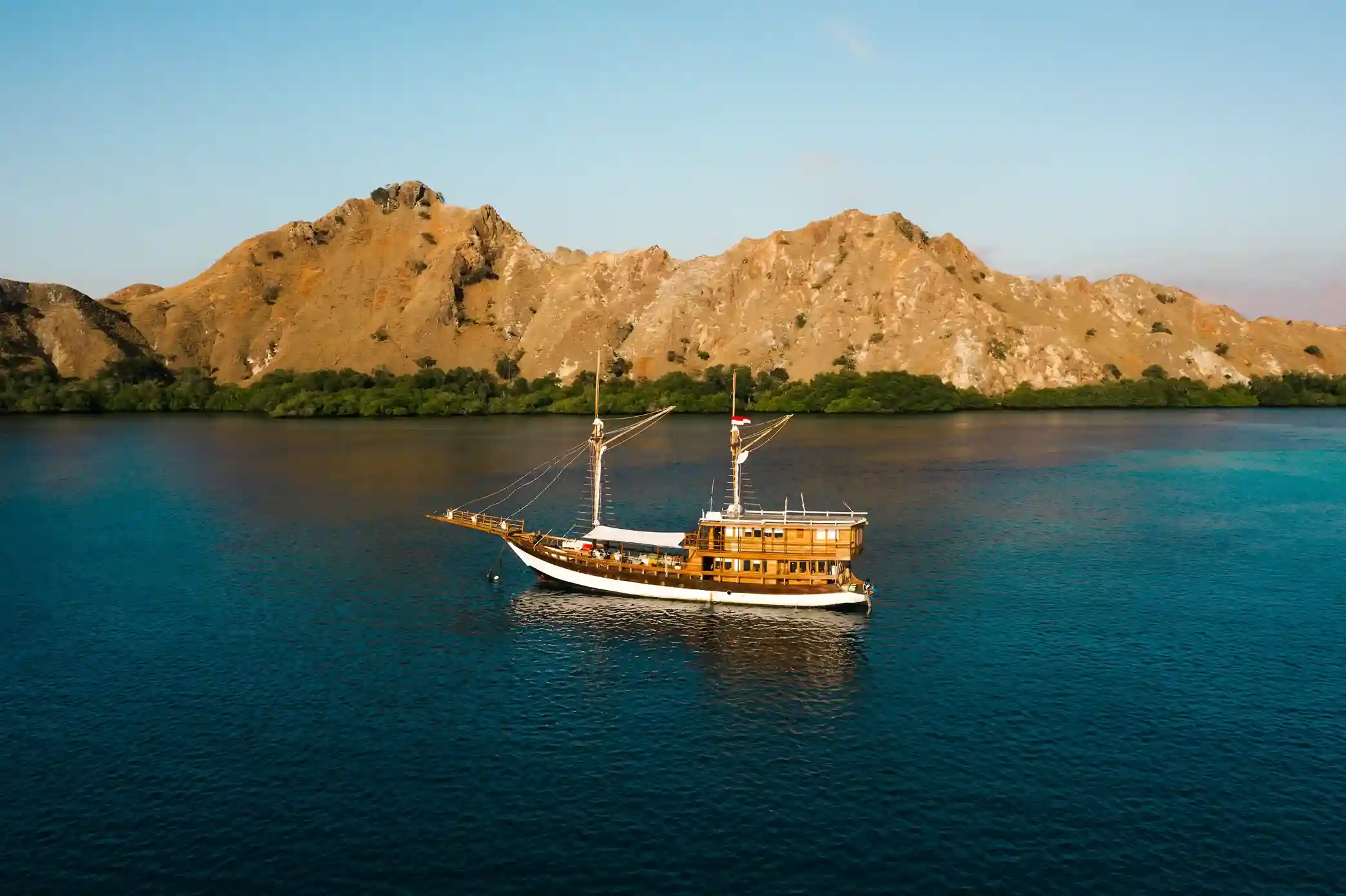 Phinisi Cruise Komodo National Park