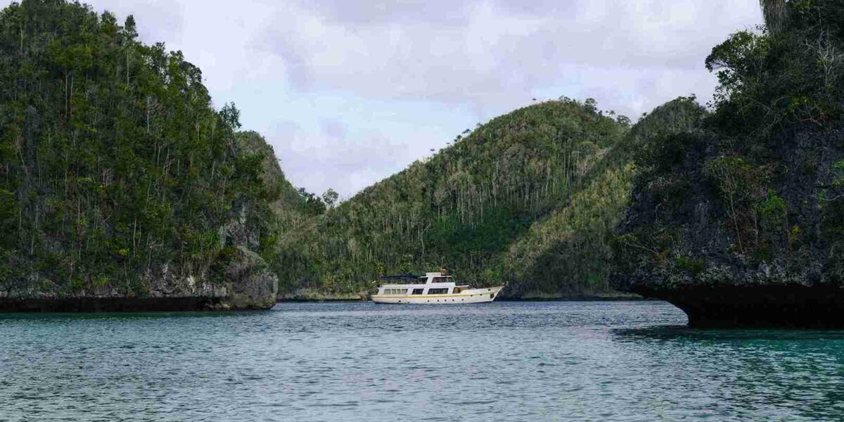Cruise to Raja Ampat - KomodoLuxury