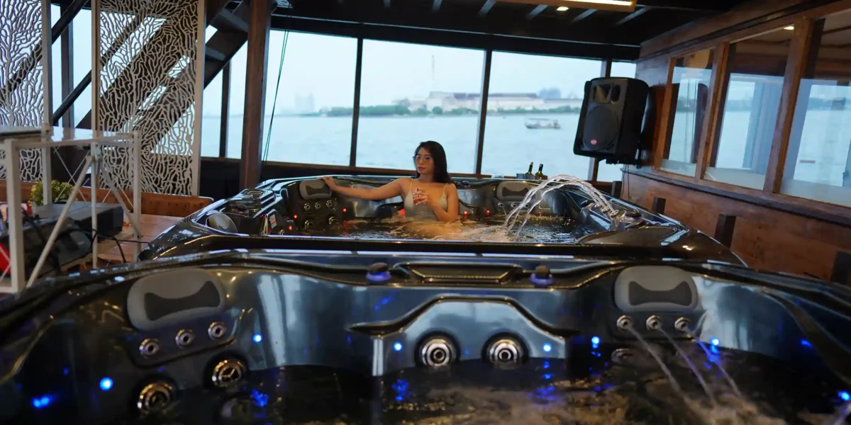 Party Boat - Komodo Luxury