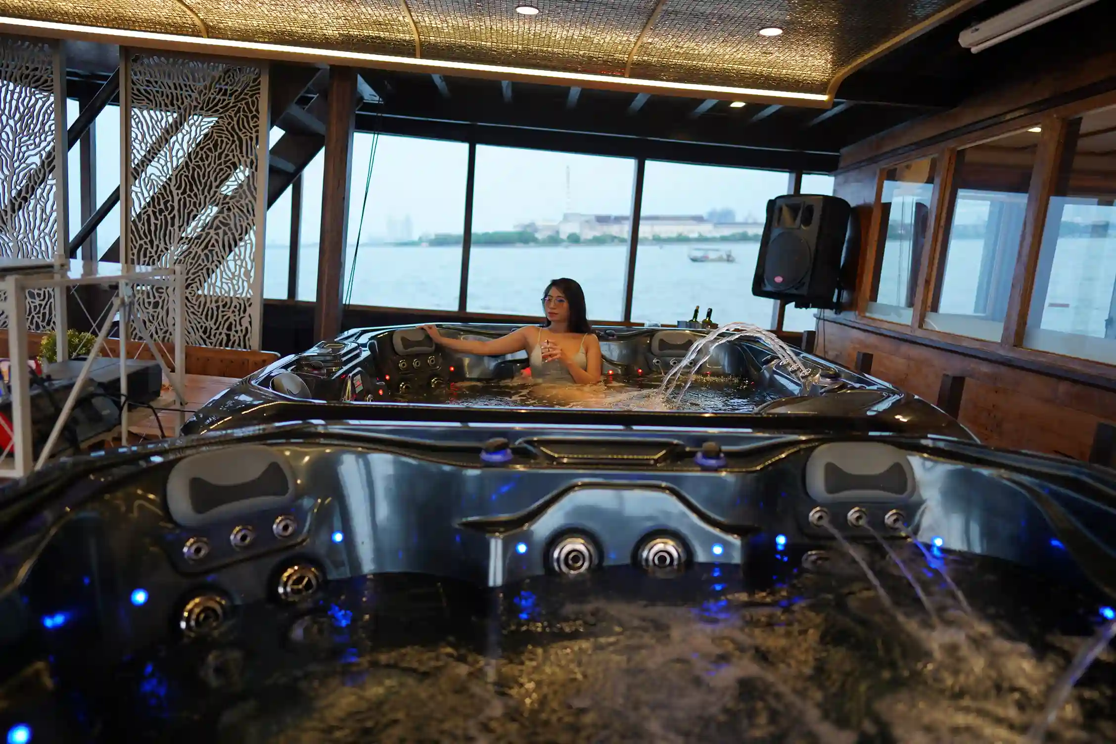 Party Boat - Komodo Luxury