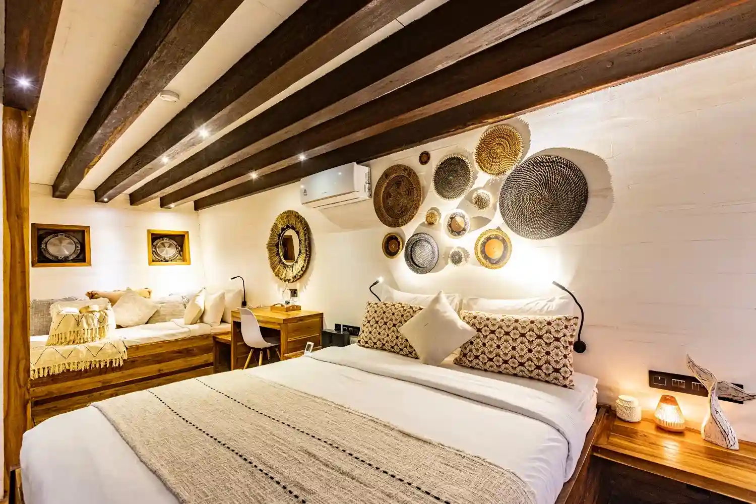 Fenides Master Cabin - Komodoluxury