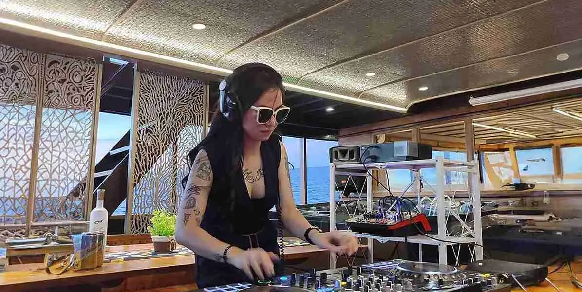 Komodo Party Boat Tour Packages - Komodo Luxury