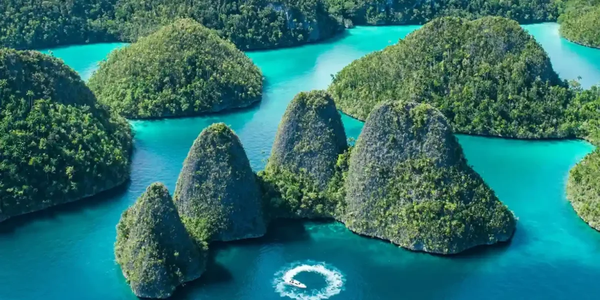 Wayag Island, Raja Ampat - Komodo Luxury