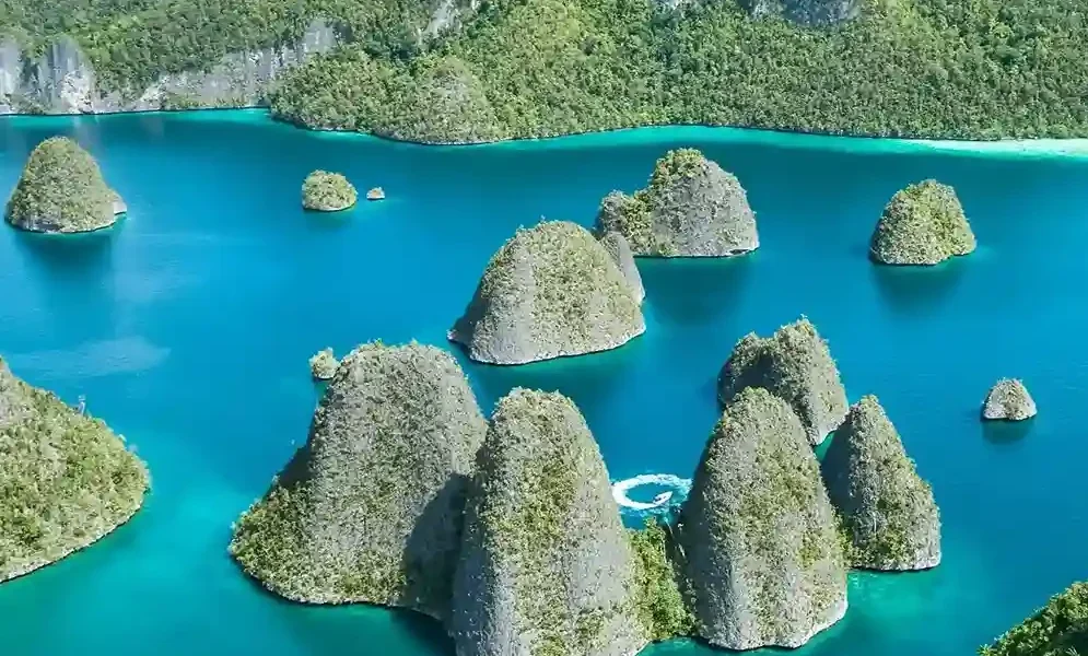 Wayag Island, Raja Ampat - Komodo Luxury
