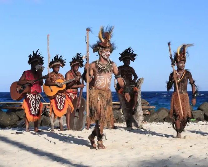 Waisai Culture, Raja Ampat - Komodo Luxury