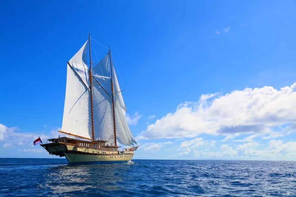 Luxury Phinisi for Large Groups | Komodo Yacht Charter