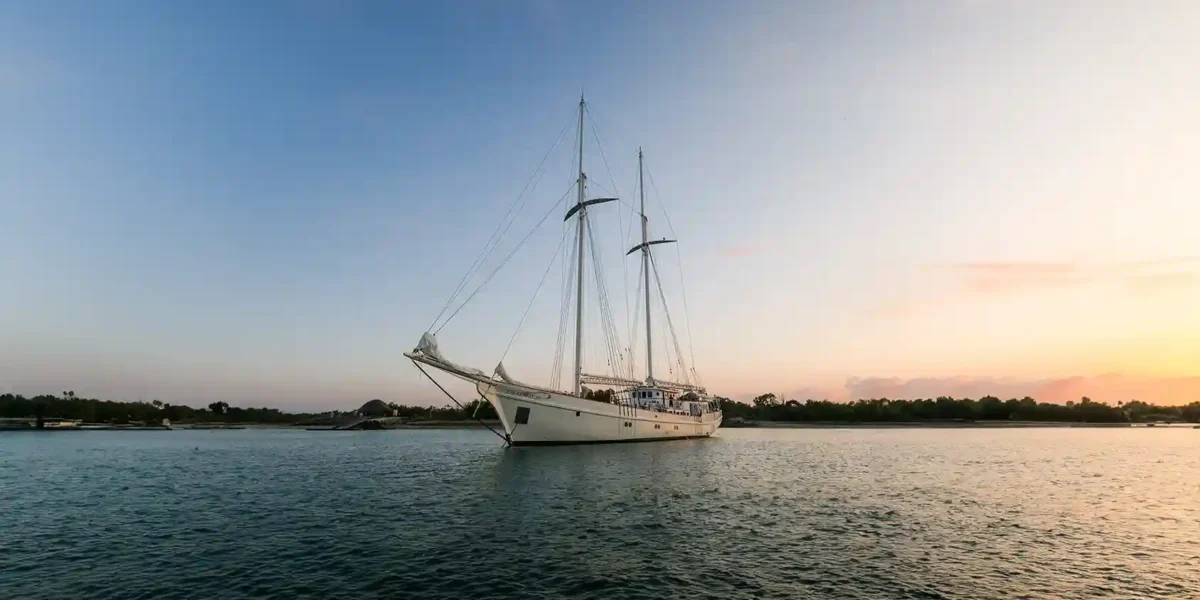 Mutiara Laut Yacht Cruise Phinisi Charter by Komodo Luxury