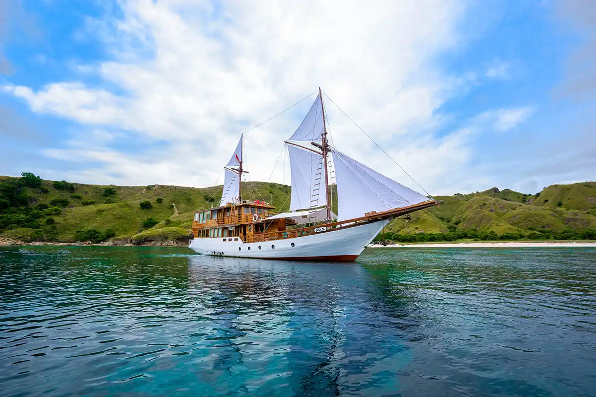 VIP Boat Selection in Komodo Island | Komodo Luxury