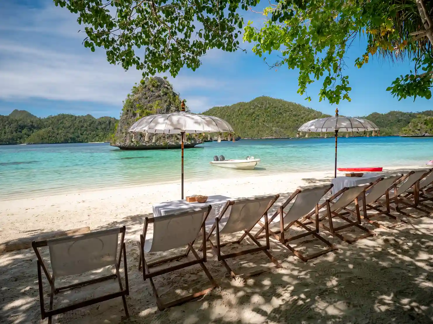 Beach Setup | Raja Ampat | Komodo Luxury