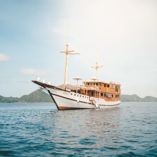 Vinca Cruise Yacht - KomodoLuxury