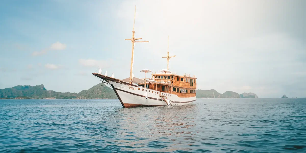 Vinca Yacht Cruise Phinisi Charter by Komodo Luxury