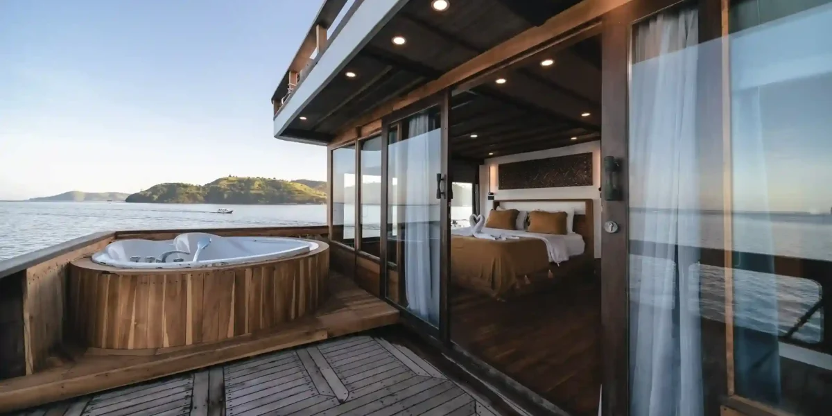 Elbark Cruise Phinisi