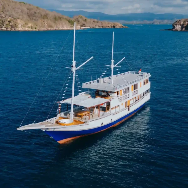Bombana 2 Yacht Cruise Phinisi - KomodoLuxury