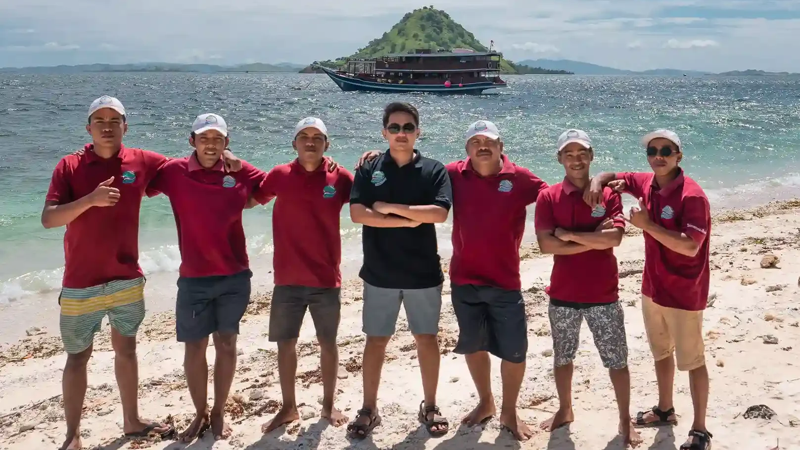 IndonesiaJuara Trip Team | Indonesia Juara Trip | Komodo Luxury.w