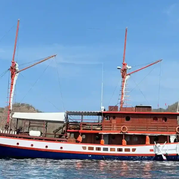 Radea 2 Cruise Phinisi by KomodoLuxury