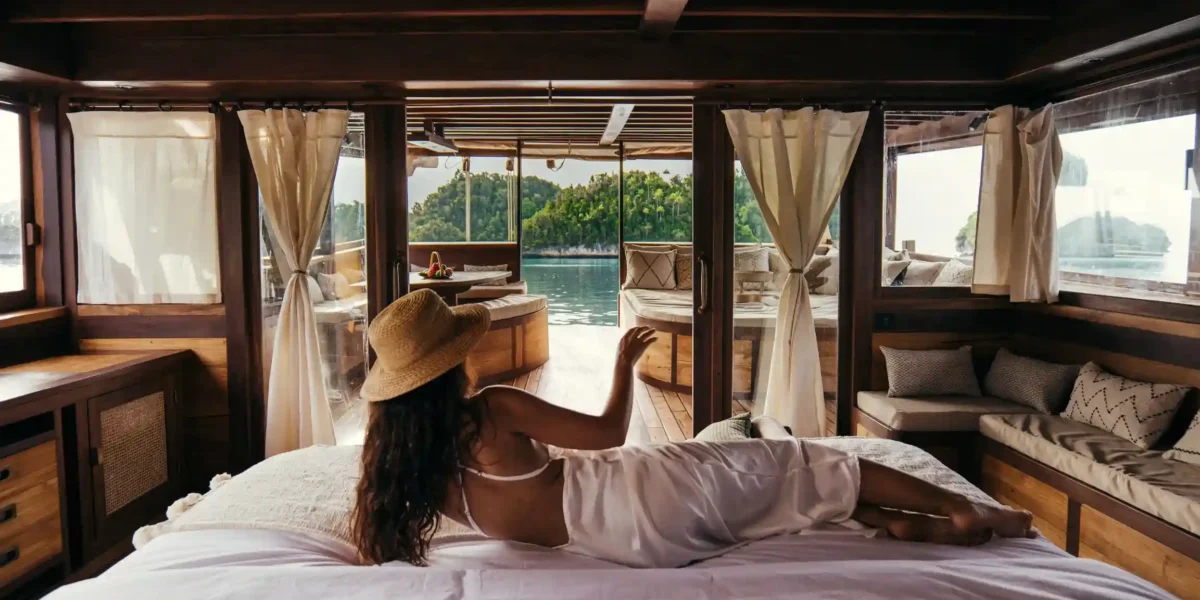 Raja Ampat Liveaboard | Komodo Luxury