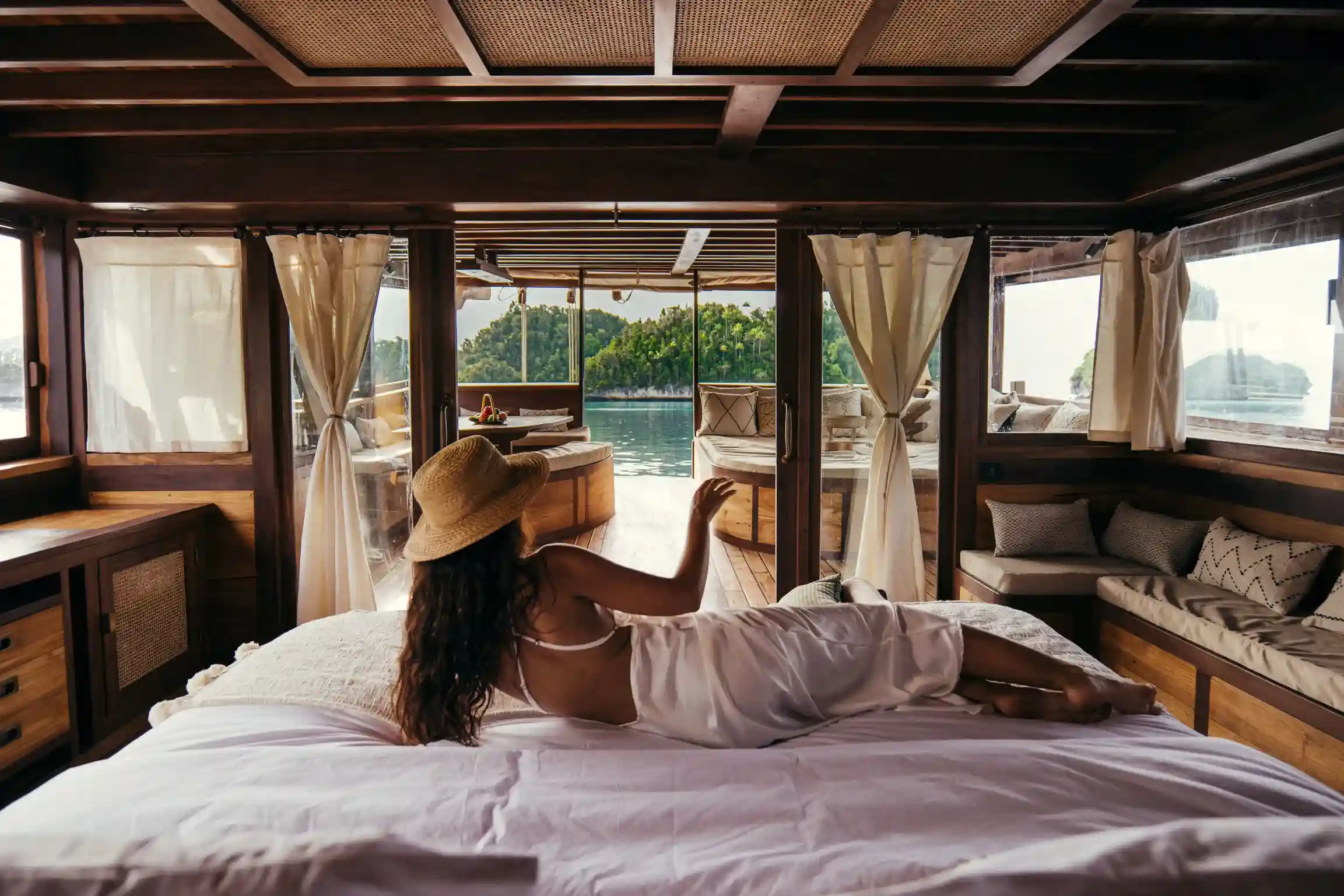 Private Trip | Raja Ampat Tour Packages | Komodo Luxury