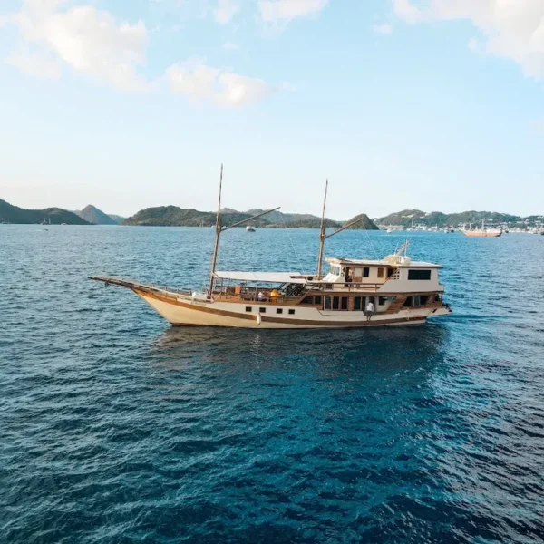 Exterior Almadira Phinisi | Komodo Luxury