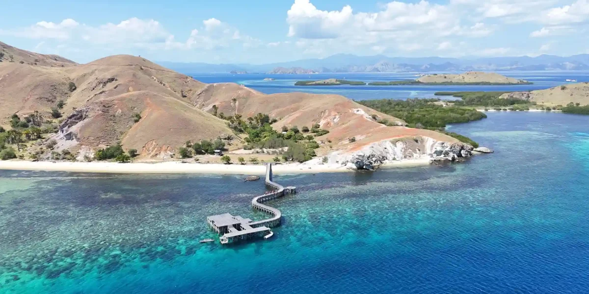Sebayur Island on Komodo National Park | Komodo Tour Packages | Komodo Luxury