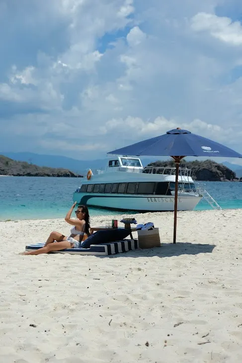 Stand Up Paddleboard Komodo Day Trip