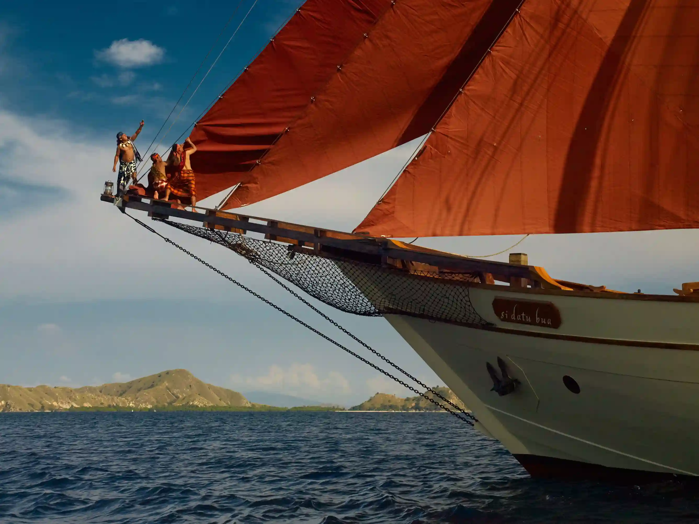 Si Datu Bua Phinisi Sailing | Raja Ampat Tour | Komodo Tour | Komodo Luxury