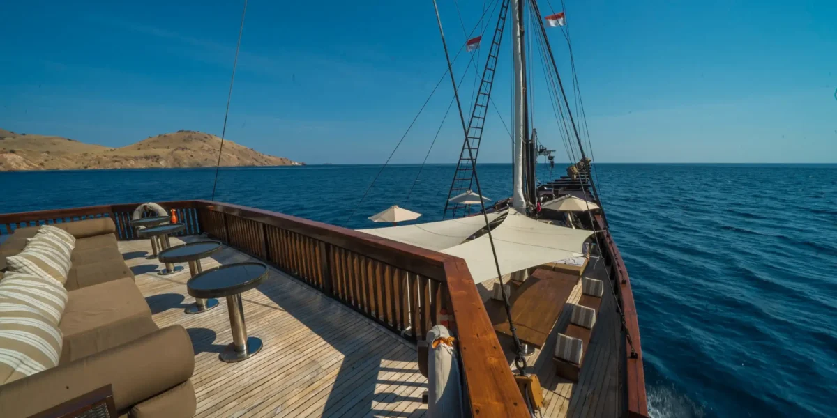 Alila Purnama Cruise Phinisi Liveaboard | Komodo Luxury