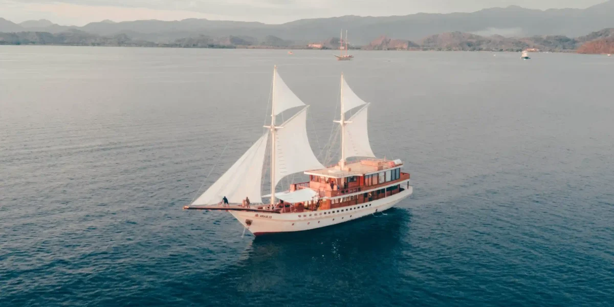 Elbark Yacht Cruise Phinisi Charter by Komodo Luxury