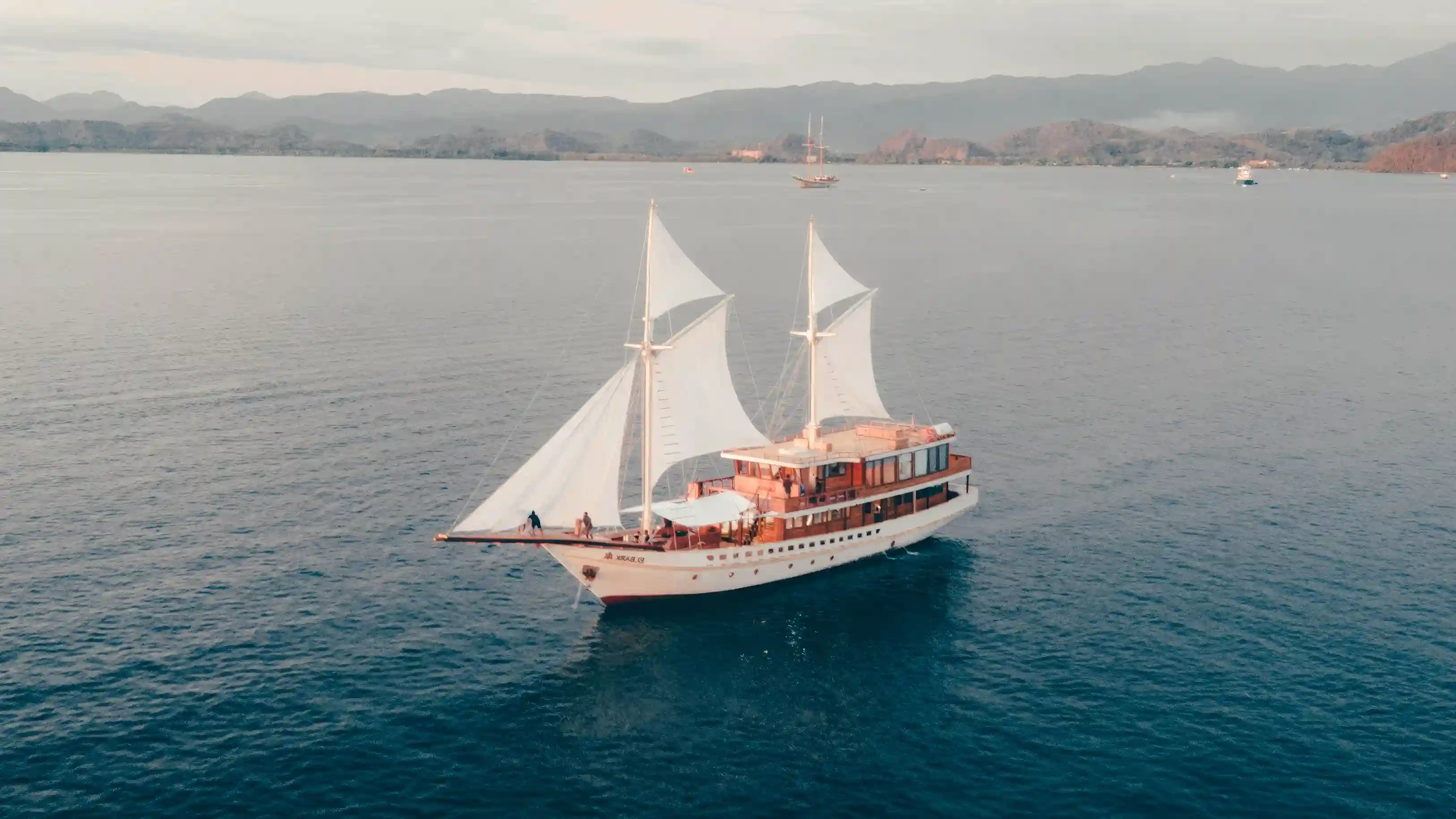 Elbark Yacht Cruise Phinisi Charter by Komodo Luxury