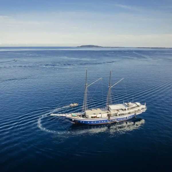 Scubaspa Zen Liveaboard Phinisi Boat Charter | Komodo trip | Raja Ampat trip | Komodo Luxury