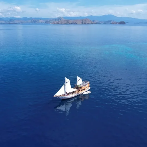 Exterior Andalucia II Phinisi | Komodo Boat Charter | Komodo Trip