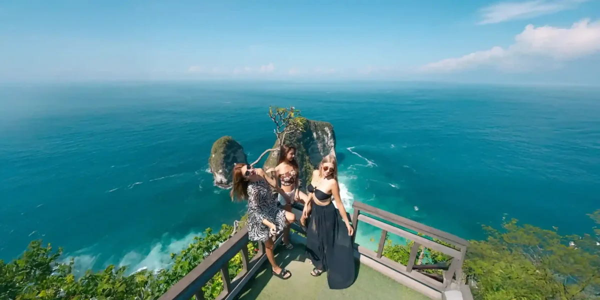 Kelingking Beach on Bali Island | Bali Tour by Komodo Luxury X Bali Premium Trip