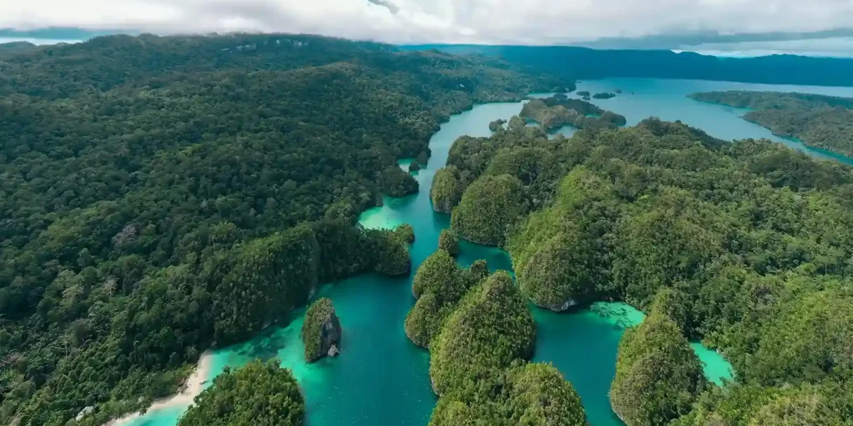 Triton Bay Tours | Kaimana Tours | Komodo Luxury