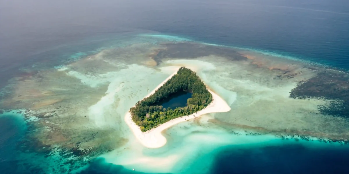 Triton Bay Tours | Kaimana Tours | Komodo Luxury