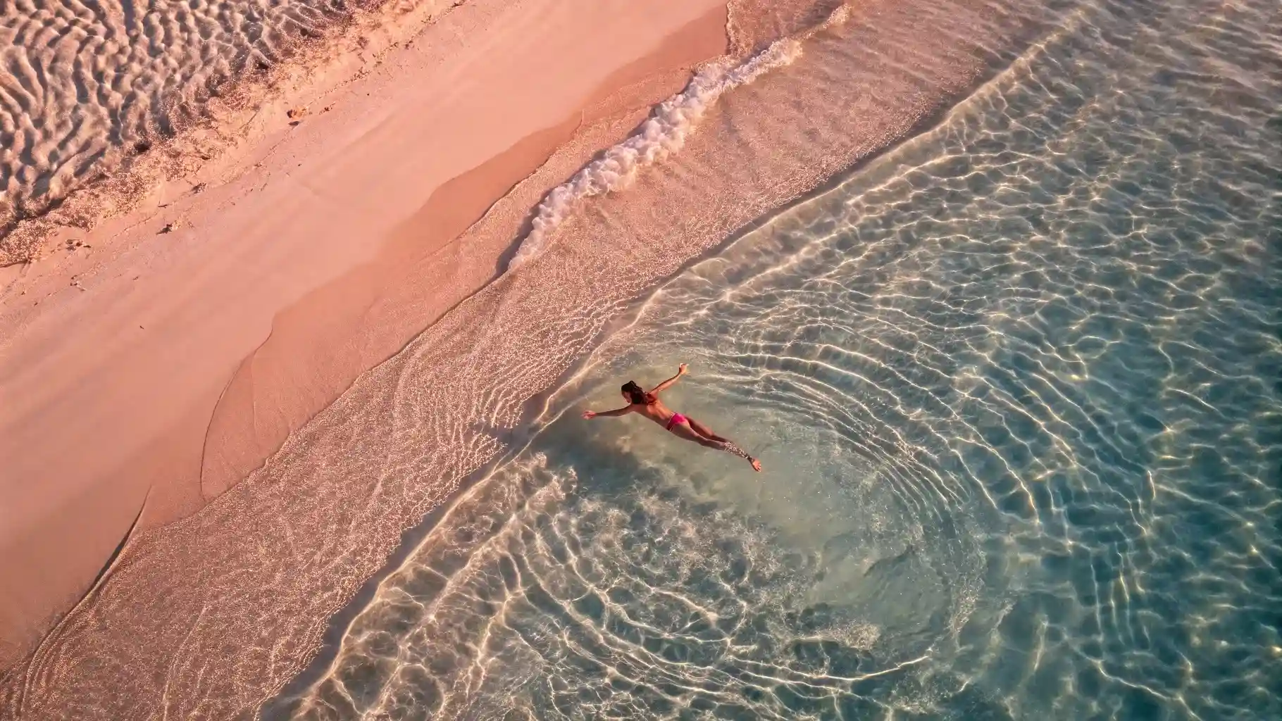 Pink Beach Komodo Island | Komodo Luxury