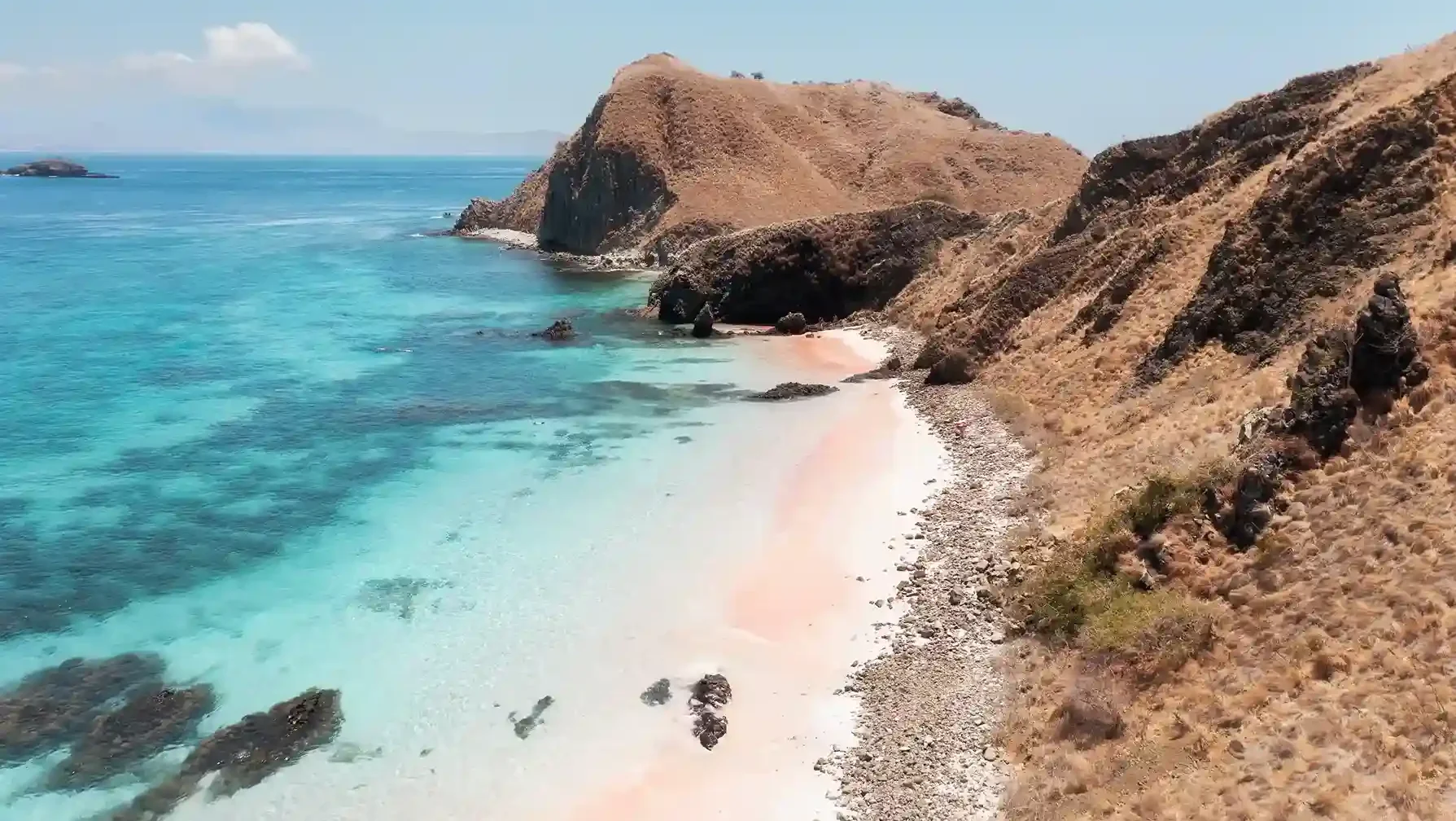 Pink Beach Komodo | Komodo Luxury