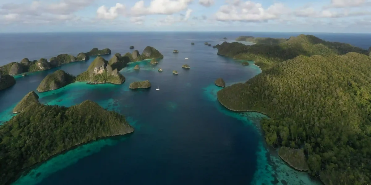 Wayag Island Raja Ampat | Raja Ampat Season | Komodo Luxury