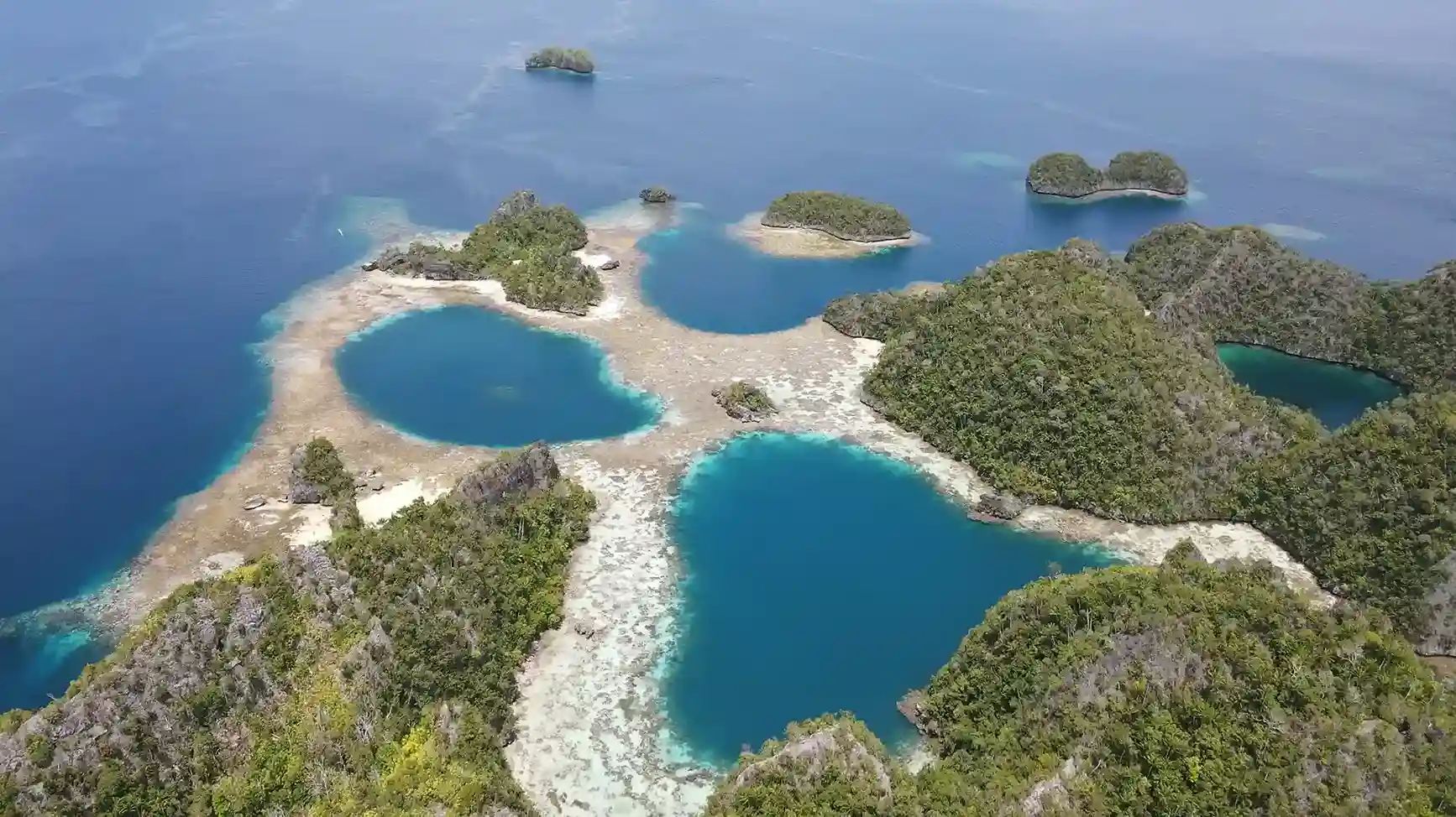 Misool Lagoon in Raja Ampat | Komodo Luxury