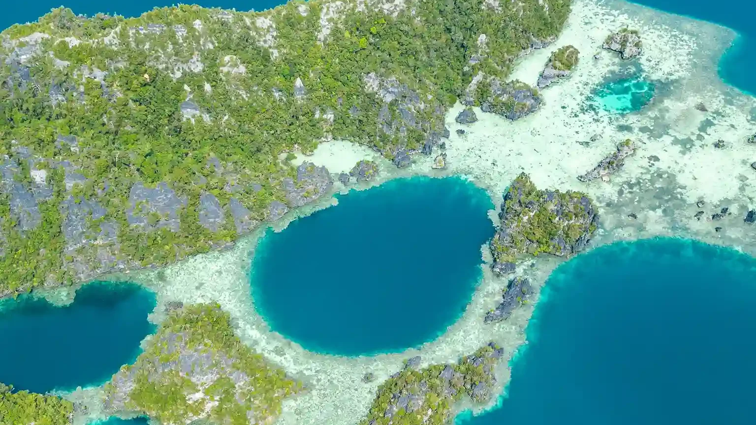 Harfat Peak Misool in Raja Ampat | Komodo Luxury