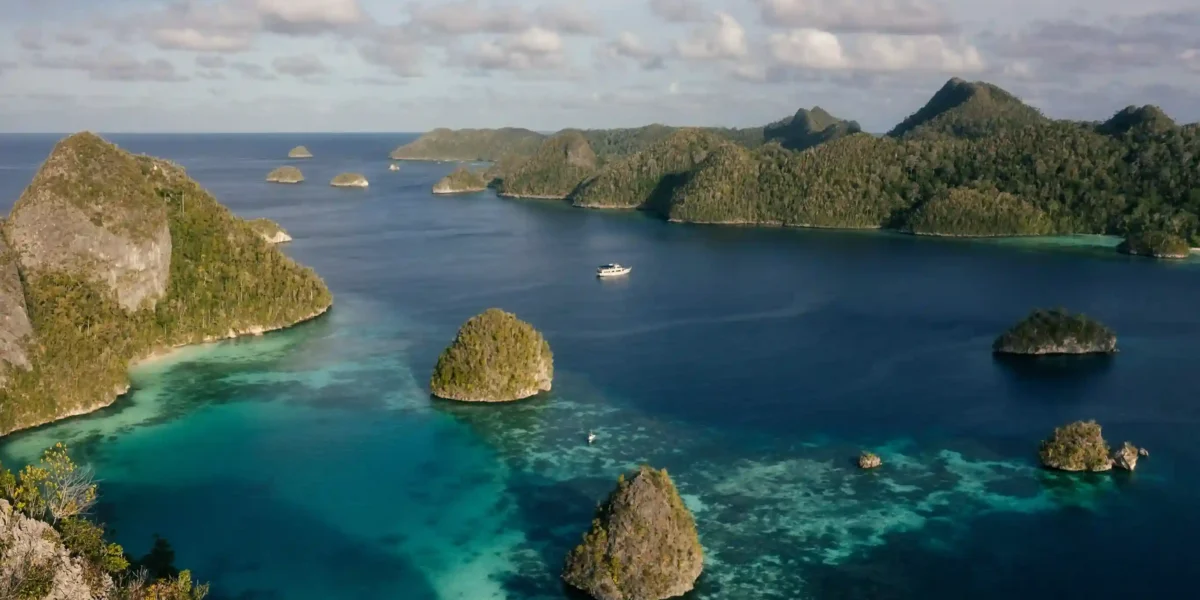 How to Visit Wayag Island Raja Ampat | Komodo Luxury