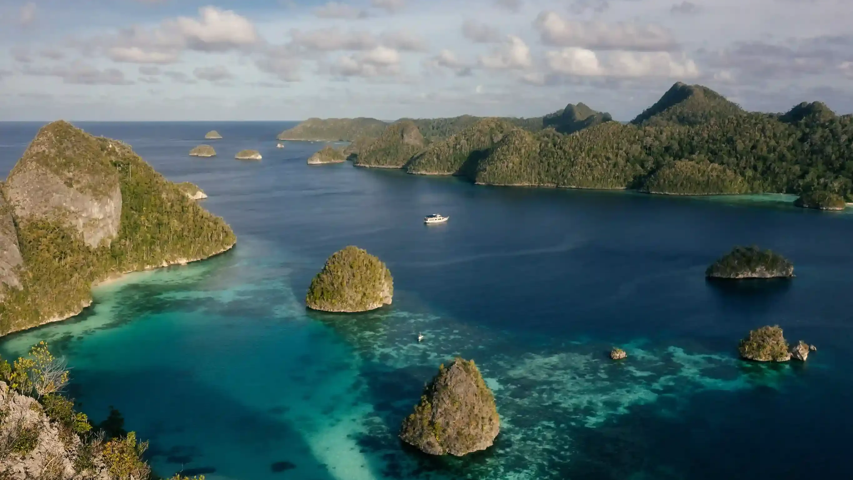 How to Visit Wayag Island Raja Ampat | Komodo Luxury