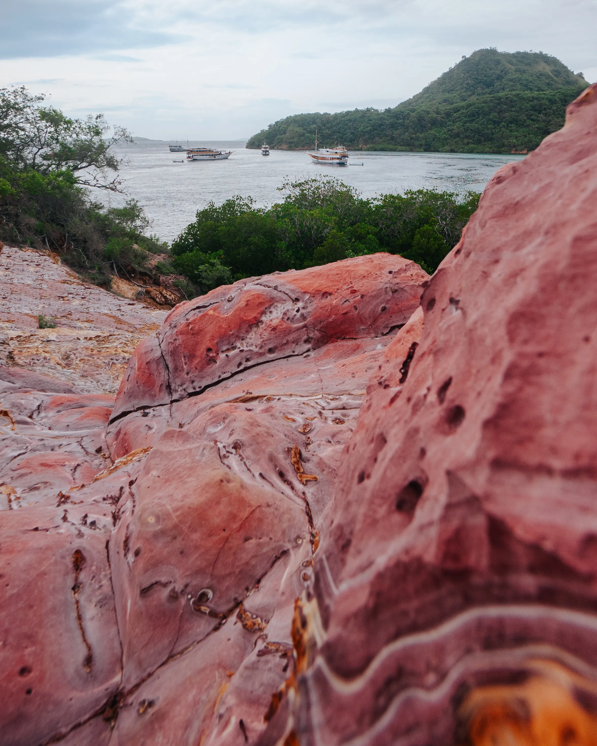 Strawberry Rock | Heli Tour | Komodo Luxury