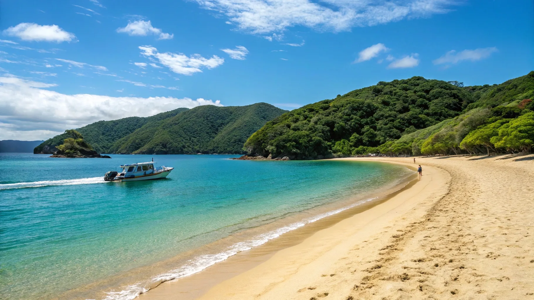 Waeluli Beach | Heli Tour | Komodo Luxury