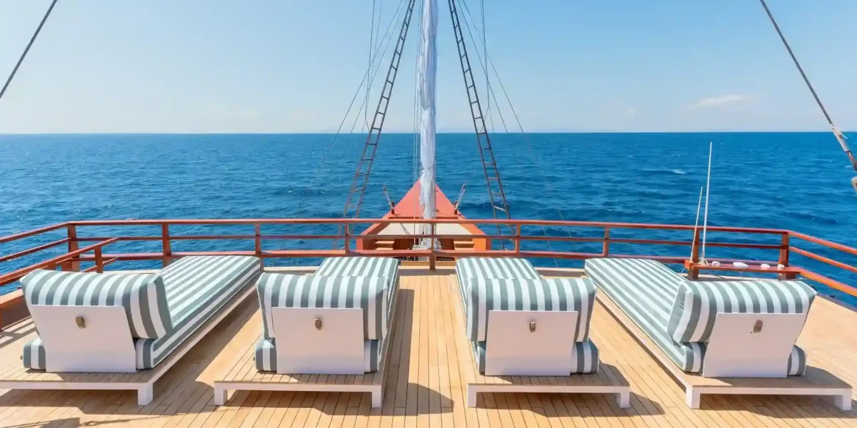 Best Season Charter in Komodo | Komodo Island Tour | Komodo Luxury