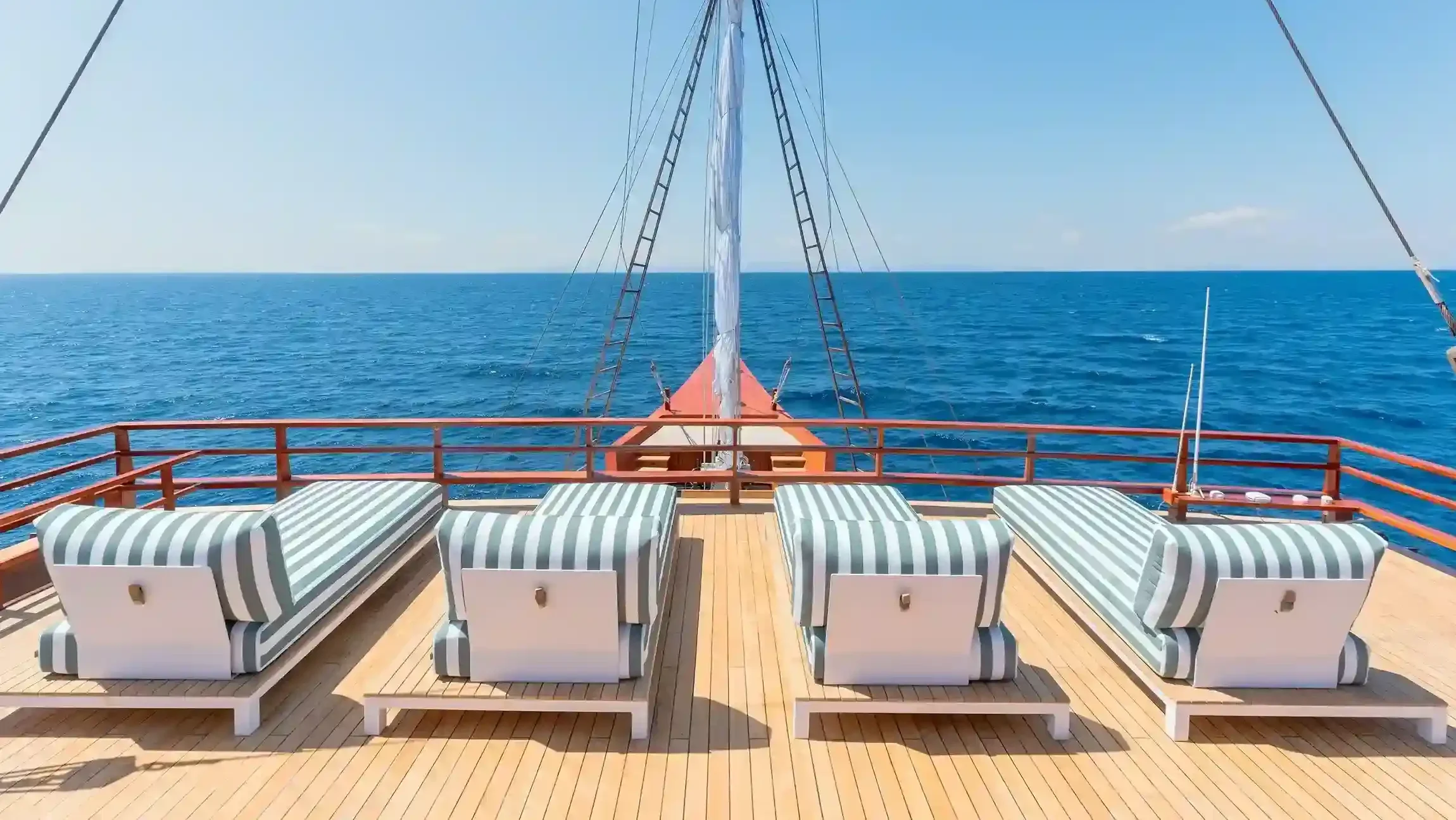 Best Season Charter in Komodo | Komodo Island Tour | Komodo Luxury