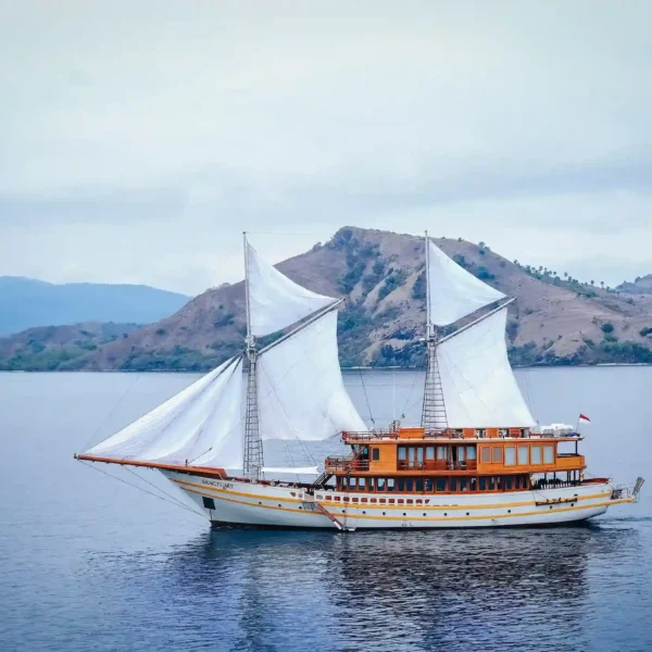 Sanctuary Phinisi Liveaboard Boat Charter | Sanctuary Exterior | Komodo Tour | Raja Ampat Tour | Komodo Luxury